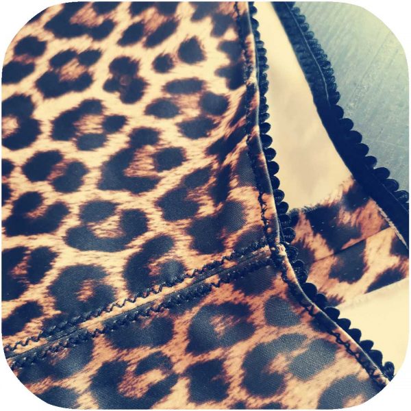 falda de neopreno estampado de leopardo